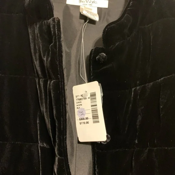 Black velvet like light coat size L Off Fifth NWT - Picture 4 of 5